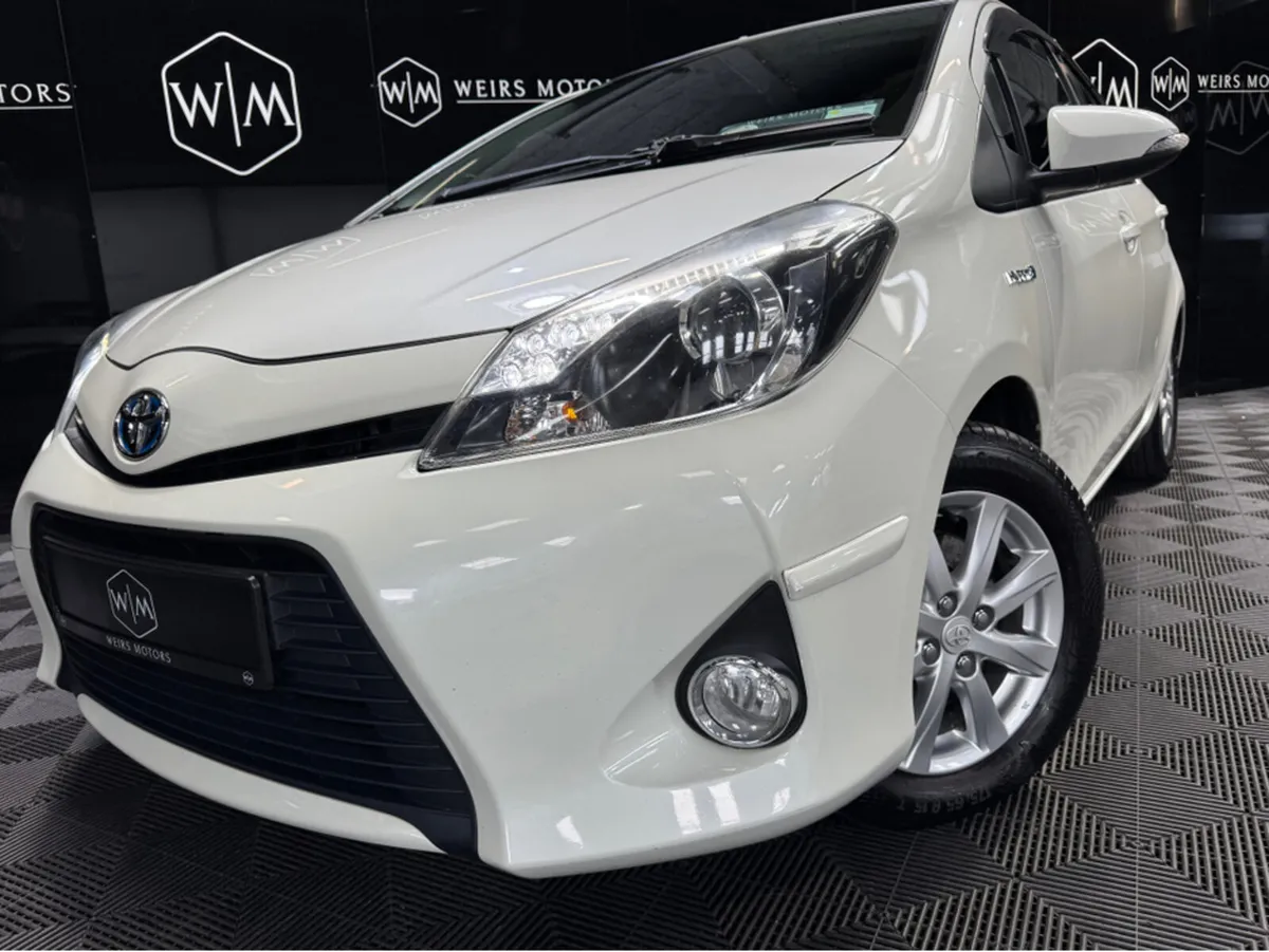 Toyota Yaris HYBRID LUXURY 4DR AUTO / ONE OWNER IR - Image 3