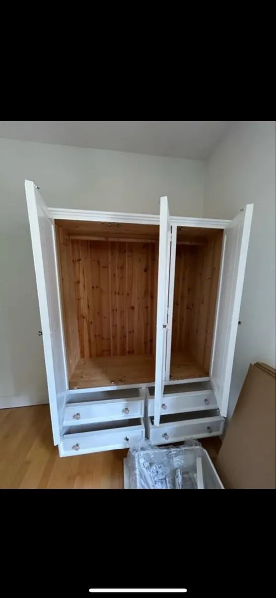 Triple wardrobe - Image 2