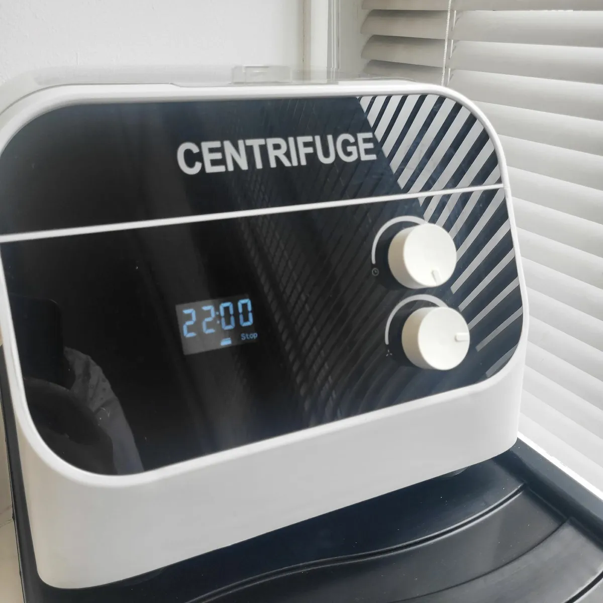 Aesthetics Electric Treatment Bed - Image 4