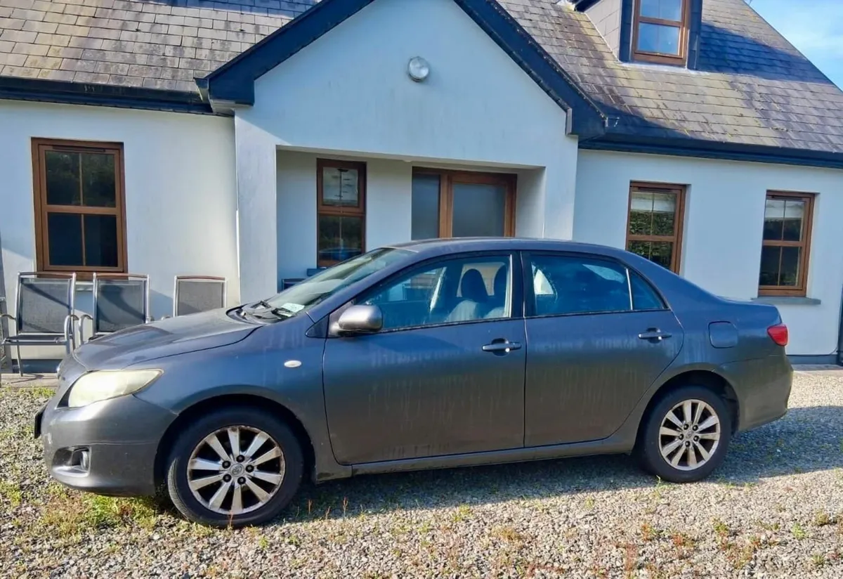 Toyota Corolla 2010 - Image 1
