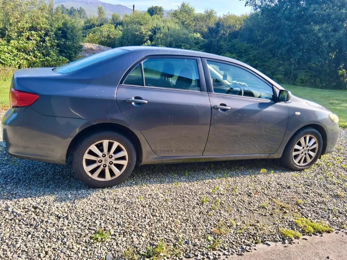 Toyota Corolla 2010 - Image 2