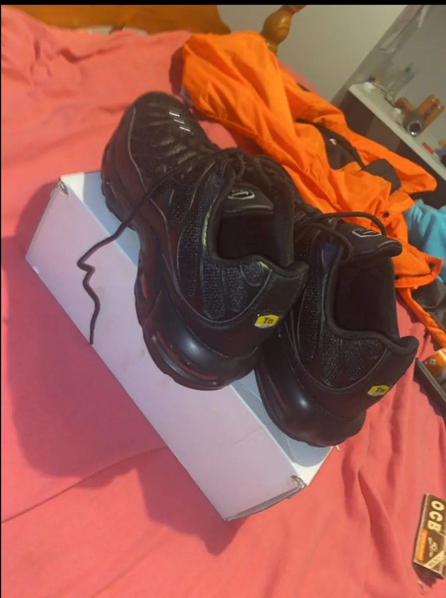 Nike shoes - Image 1