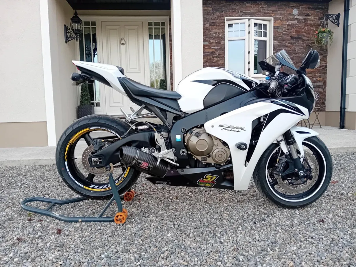 Honda Fireblade RR8 2008 - Image 1