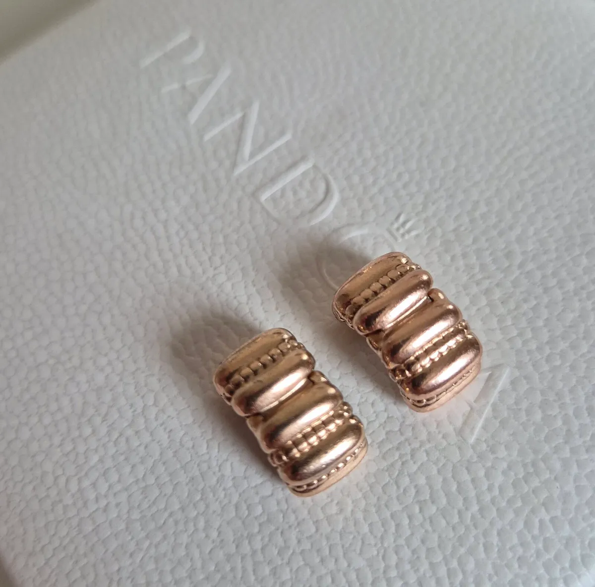 Pandora charm clips rose gold in great condition - Image 4