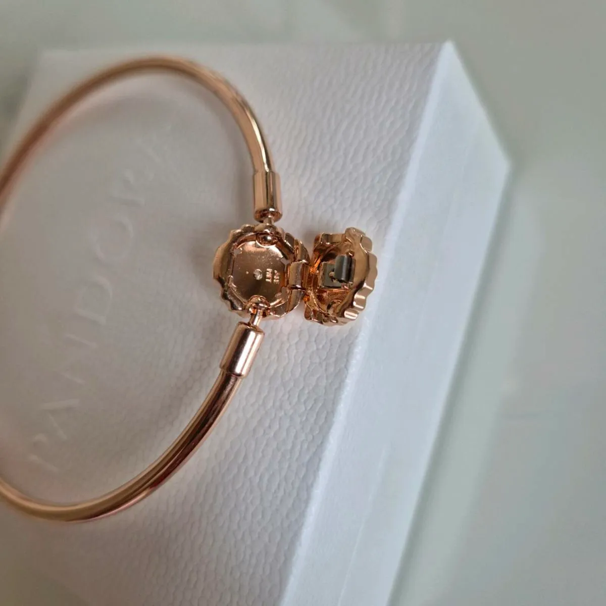 Pandora bracelet snowflake rose gold brand new - Image 4