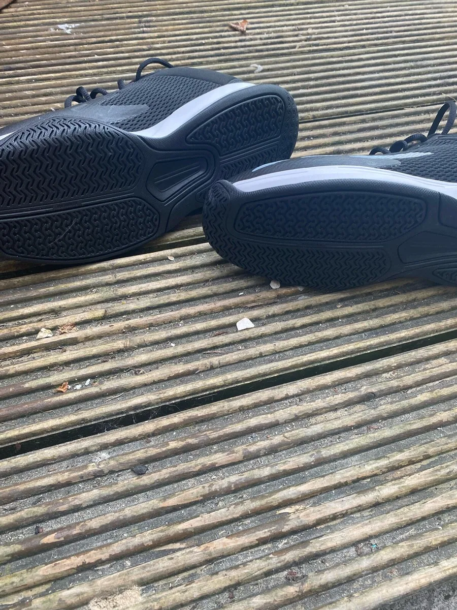 Adidas Tennis Shoes - Image 4