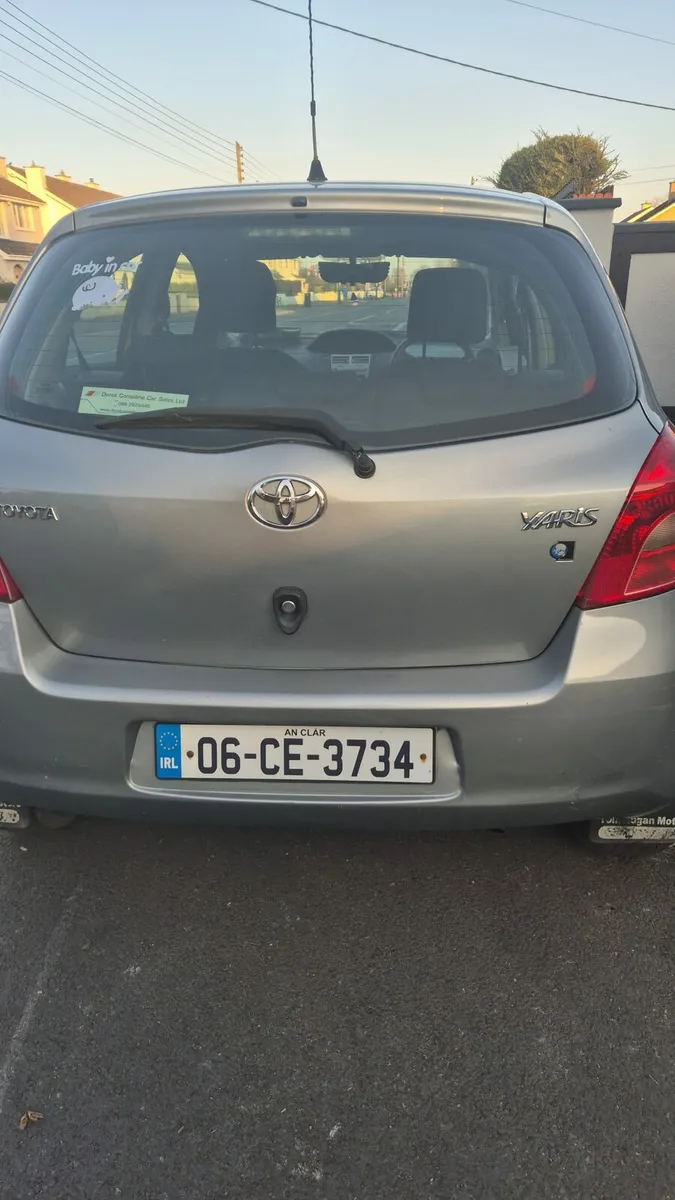 Toyota yaris silver 2006 - Image 1