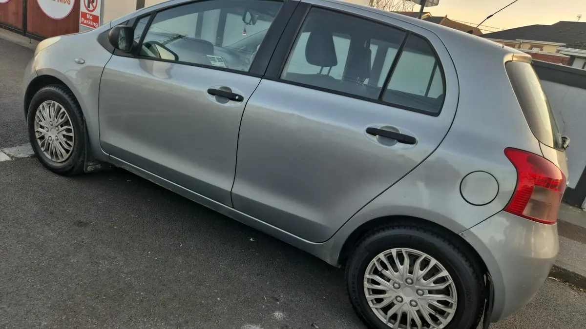 Toyota yaris silver 2006 - Image 3