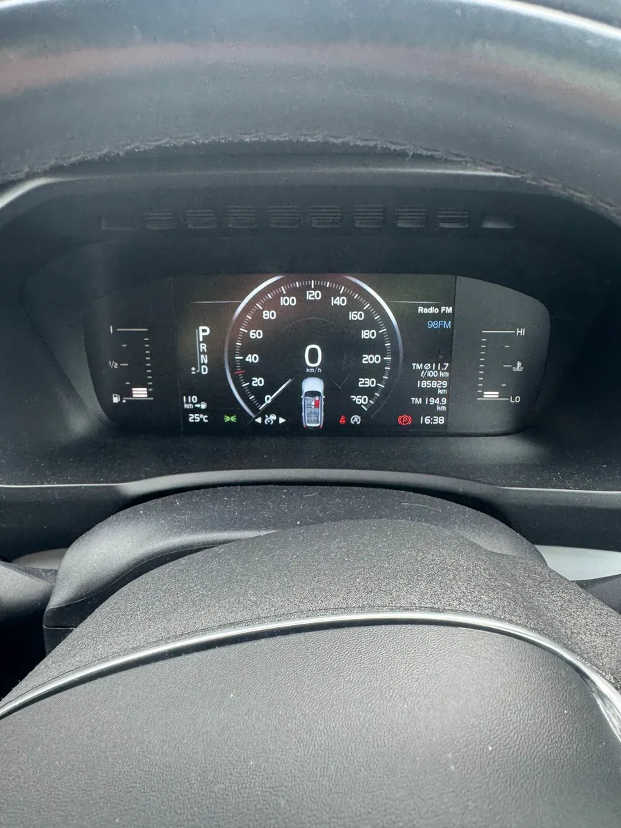Volvo XC90 2016 - Image 2