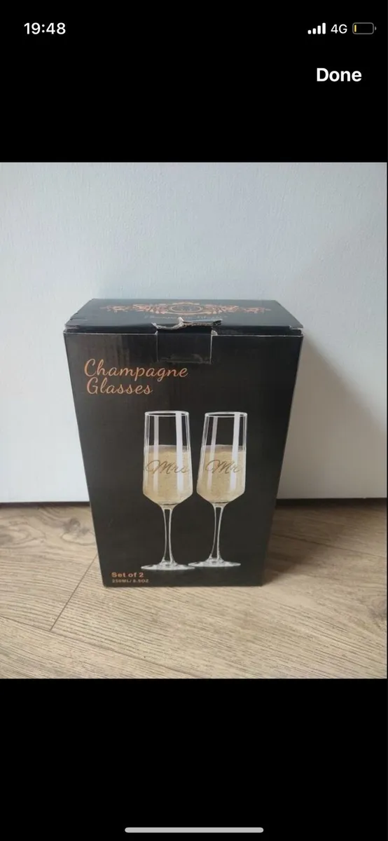 Mr &mrs champagne glass new €15 - Image 1