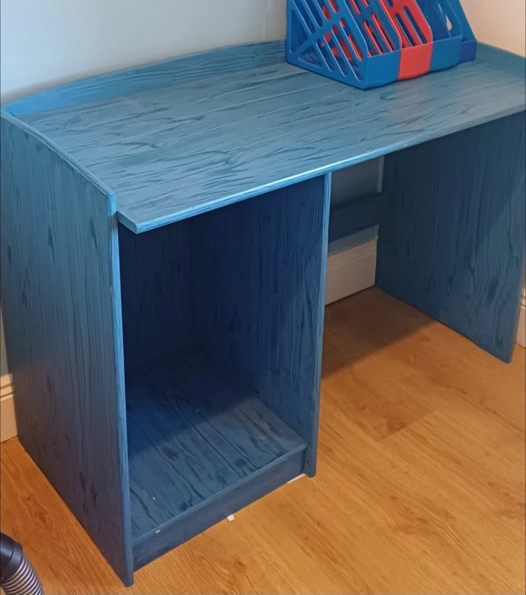 Table and desk - Image 2