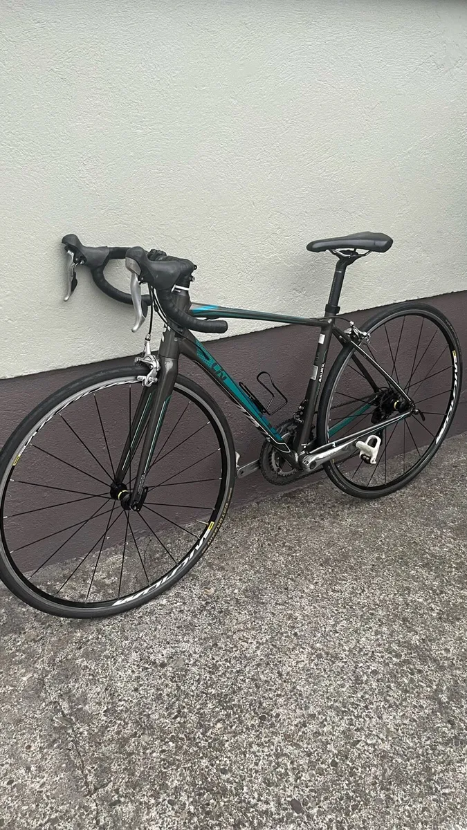Giant avail women,s  Road bike. - Image 2
