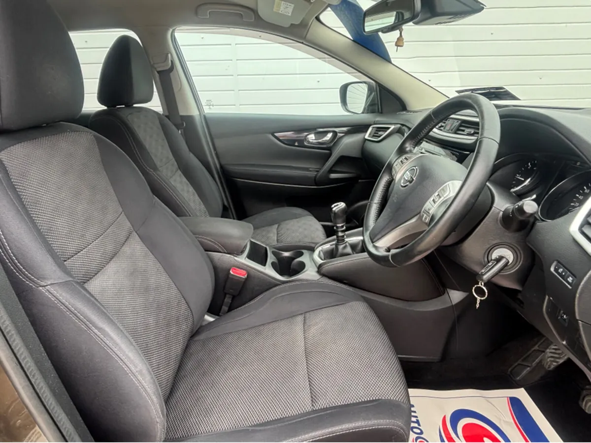Nissan Qashqai 1.5 DSL SV SAFETY PK 4 4DR - Image 3