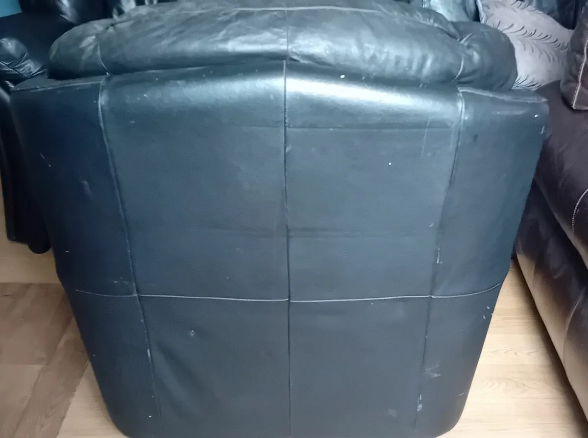 Armchair - Image 2