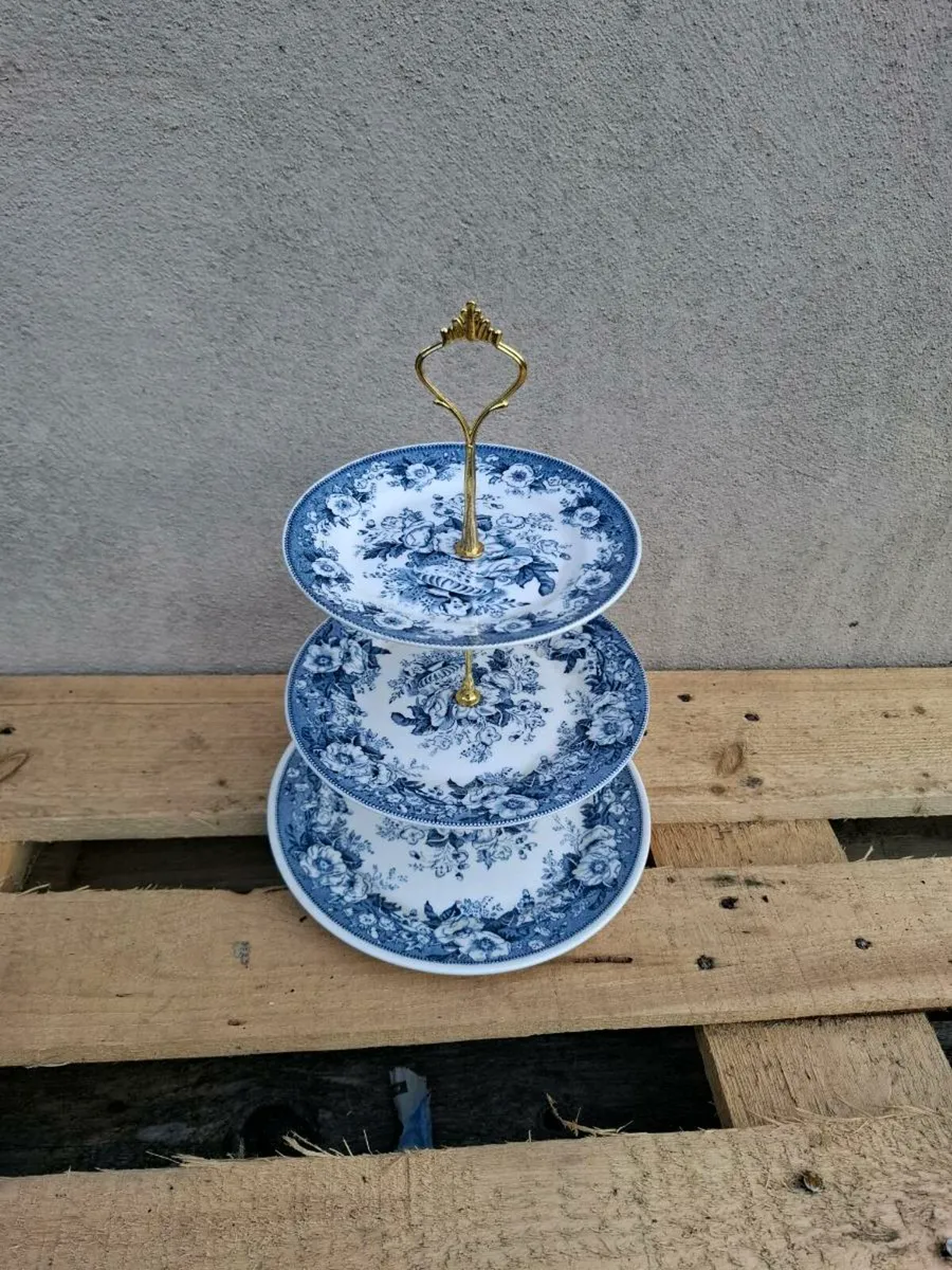 3 tiers blue cake stand postage possible