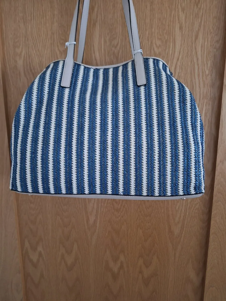 Guess handbag - NWT - Image 4
