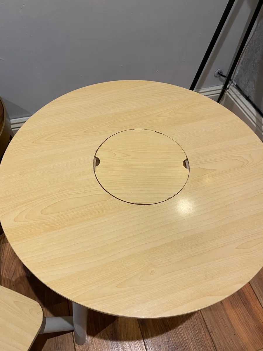 Children’s table and chair - Image 3