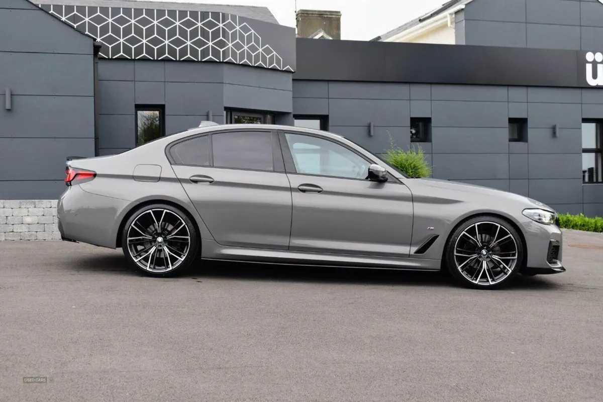 BMW 5 Series 2.0 520d M Sport Saloon - Image 4