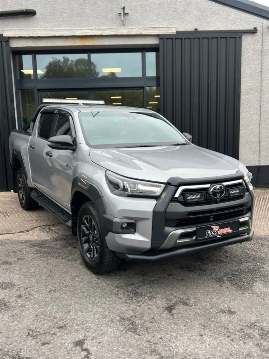 Toyota HiLux 2.8 D-4d Invincible X Pickup Double - Image 1