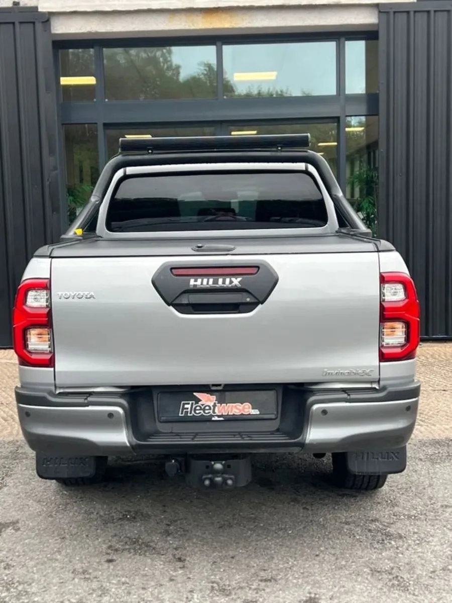 Toyota HiLux 2.8 D-4d Invincible X Pickup Double - Image 4