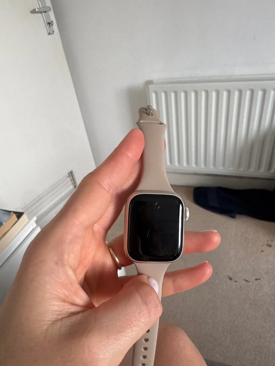 Apple Watch Series 8 - Image 1