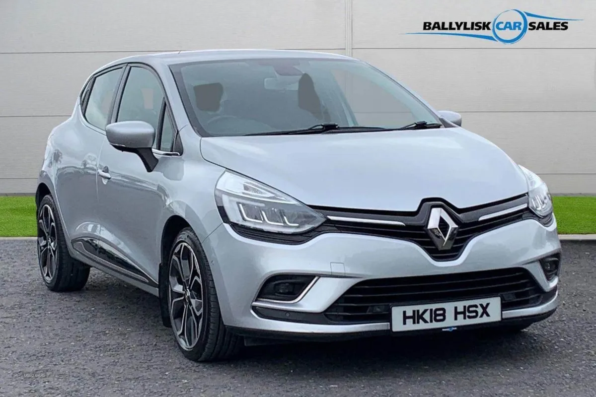 Renault Clio 1.5 dCi 90ps Signature Nav in Silver - Image 1