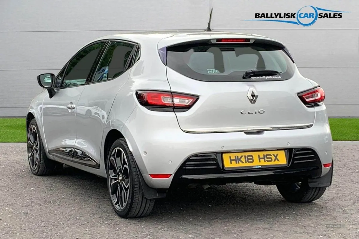 Renault Clio 1.5 dCi 90ps Signature Nav in Silver - Image 2