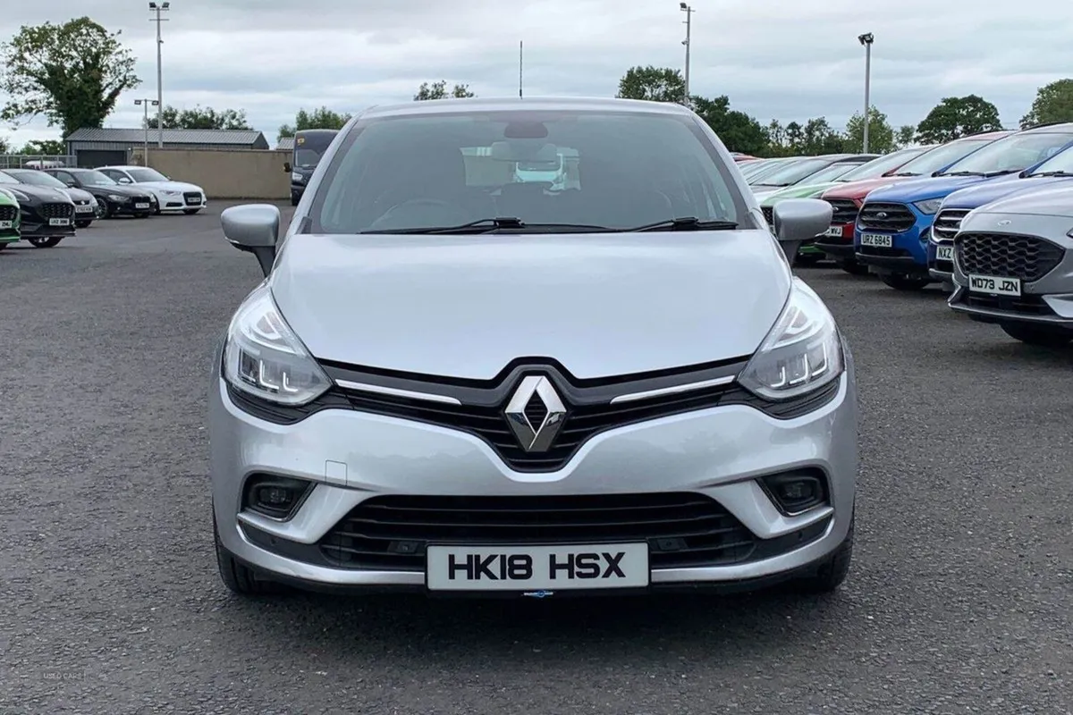 Renault Clio 1.5 dCi 90ps Signature Nav in Silver - Image 4