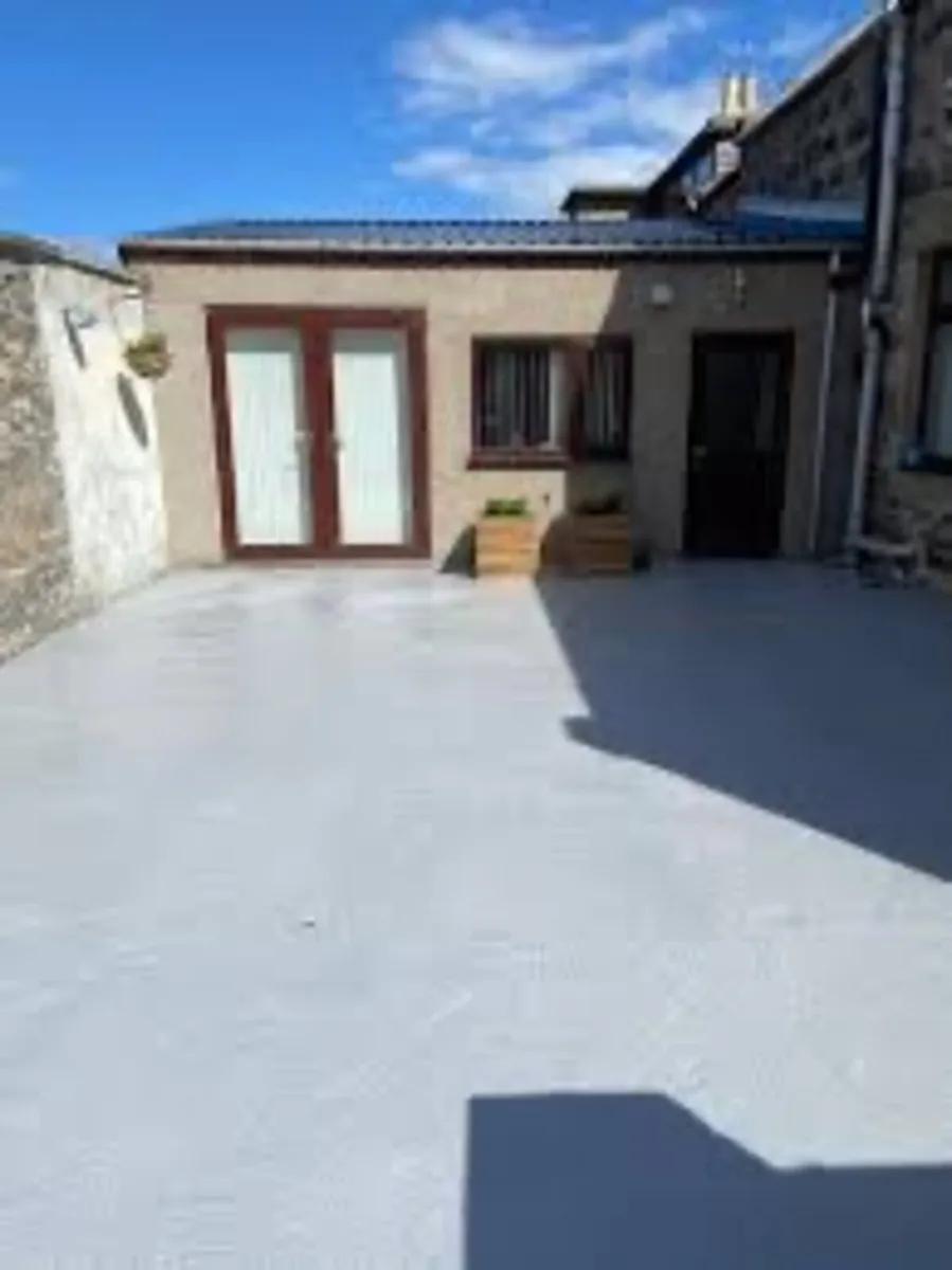 Roof/driveway paint - Image 2