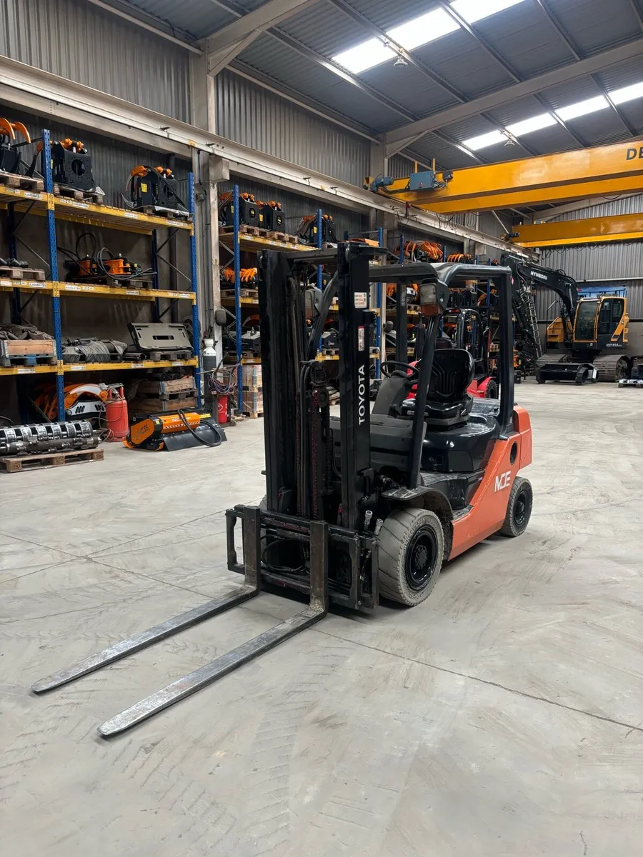 Forklift Toyota 2T ***only 3700 hours**** - Image 2