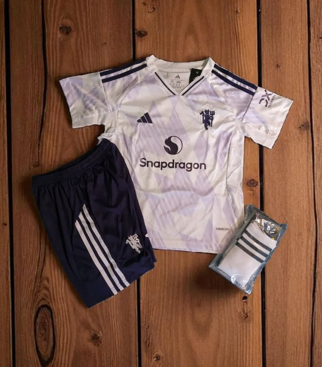MAN UTD (AWAY) KIDS KIT , 6/7 , 7/8 , 10/11 ,12/13