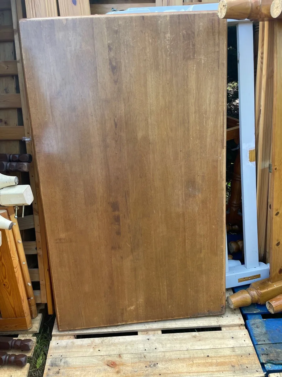 Kitchen table €50 - Image 1