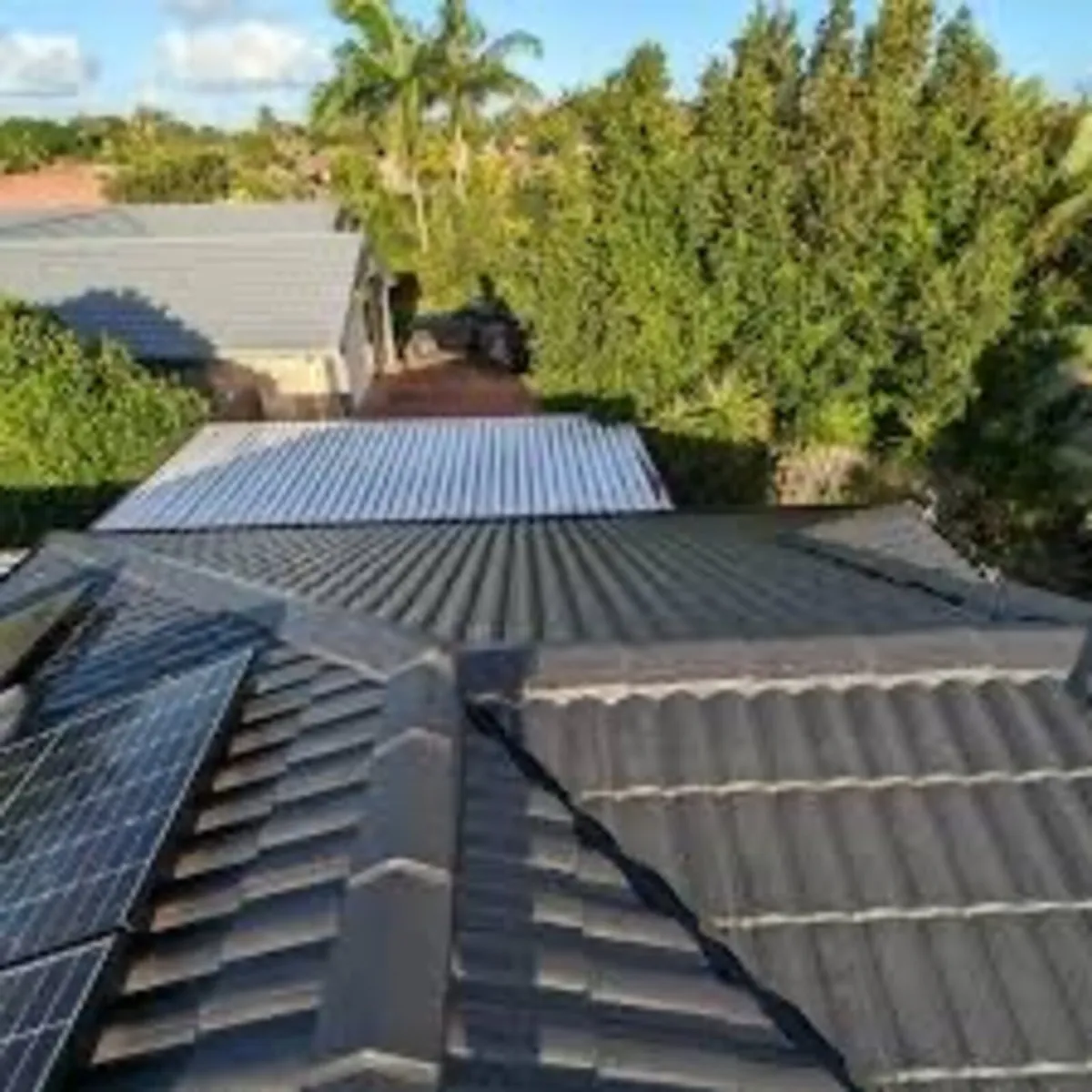 Roof/driveway paint - Image 1