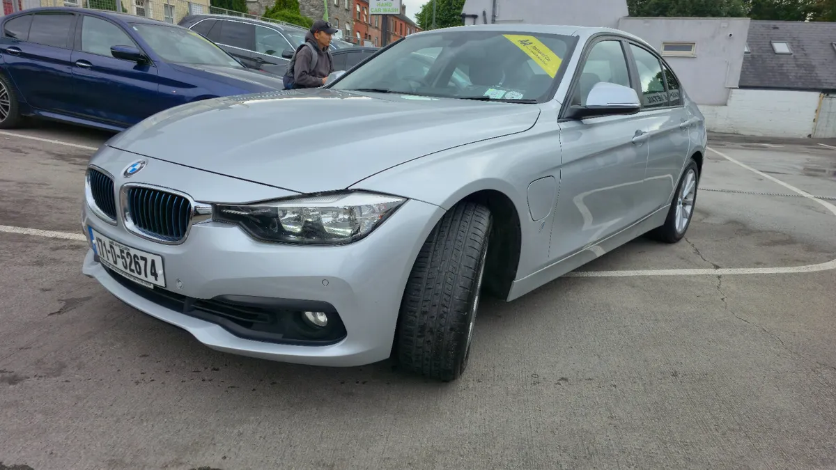 BMW 3-Series 2017 330E - Image 4