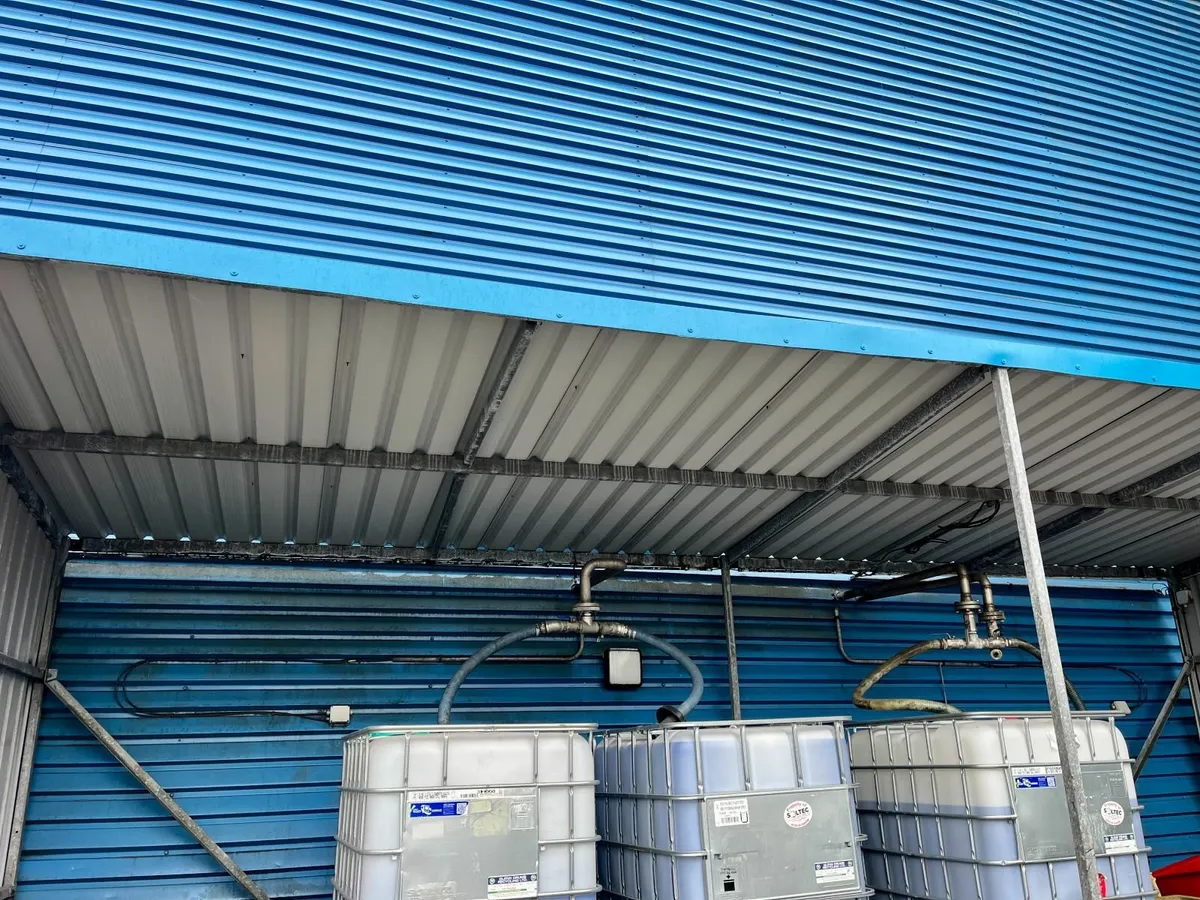Metal Shelter - Image 1