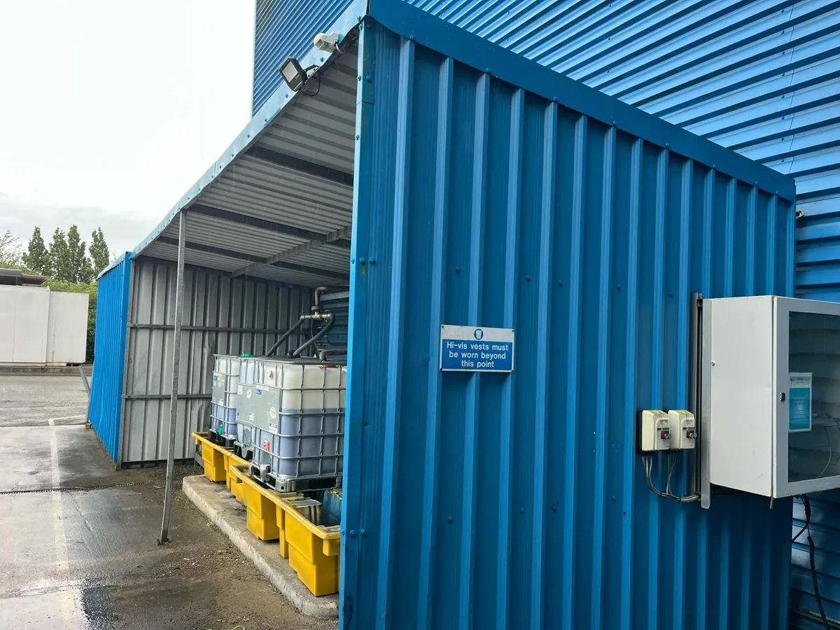 Metal Shelter - Image 2
