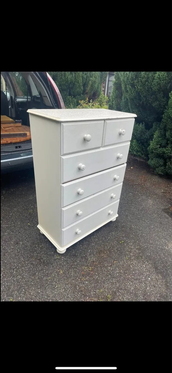 White wooden chest of drawer €100 - Image 2
