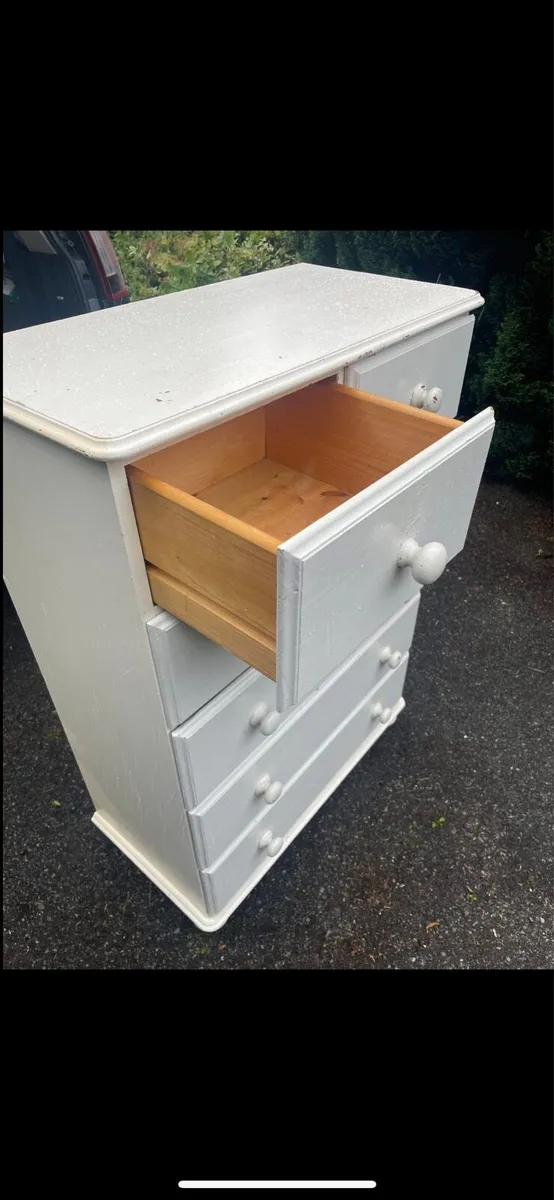 White wooden chest of drawer €100 - Image 4