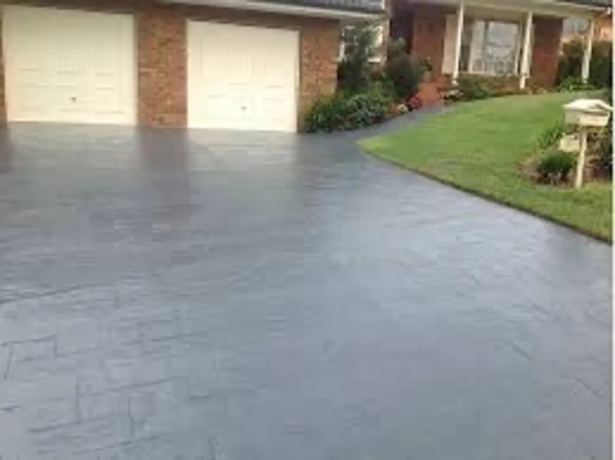 Roof/driveway paint - Image 2