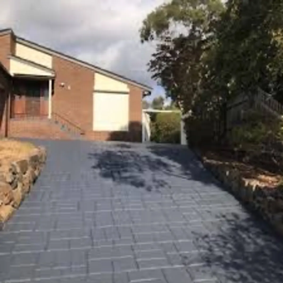 Roof/driveway paint - Image 3