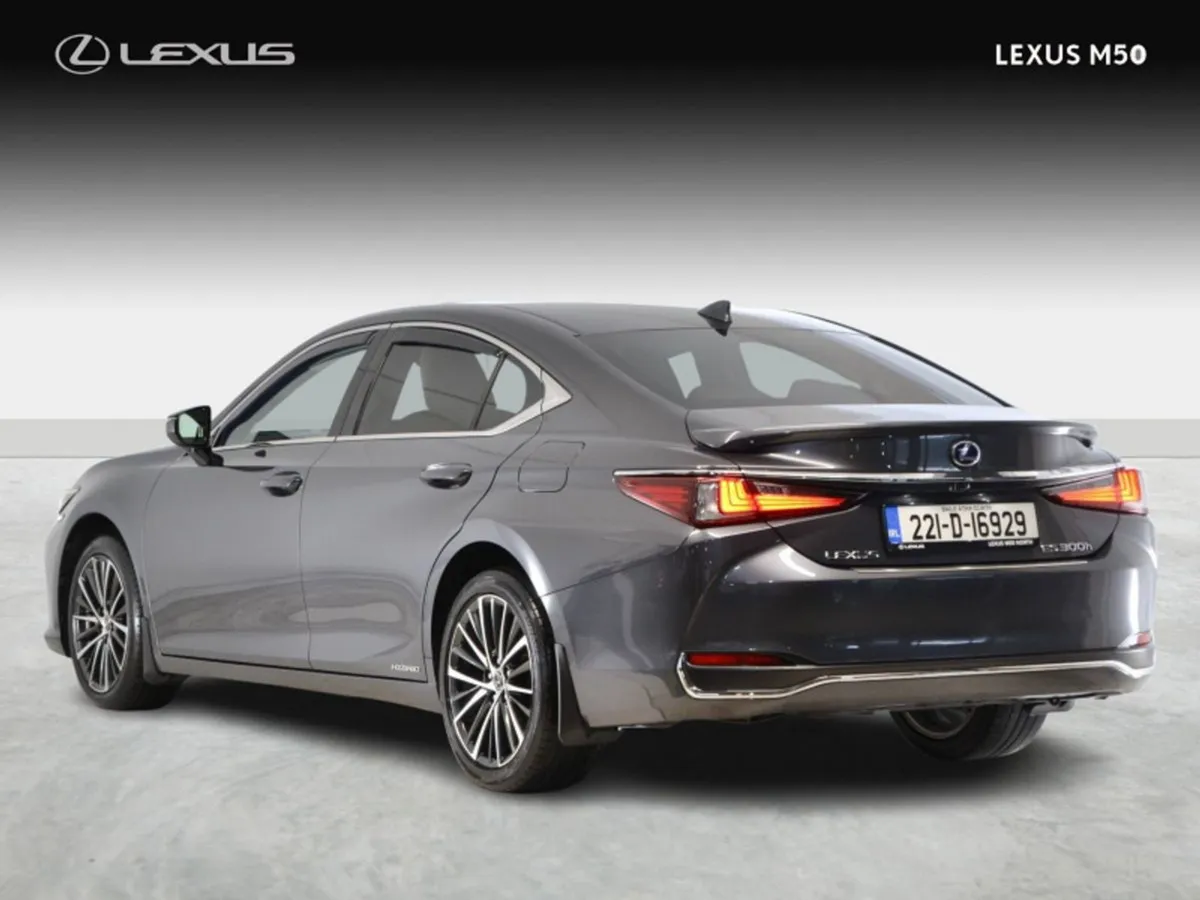 Lexus ES 300h Dynamic - Image 3