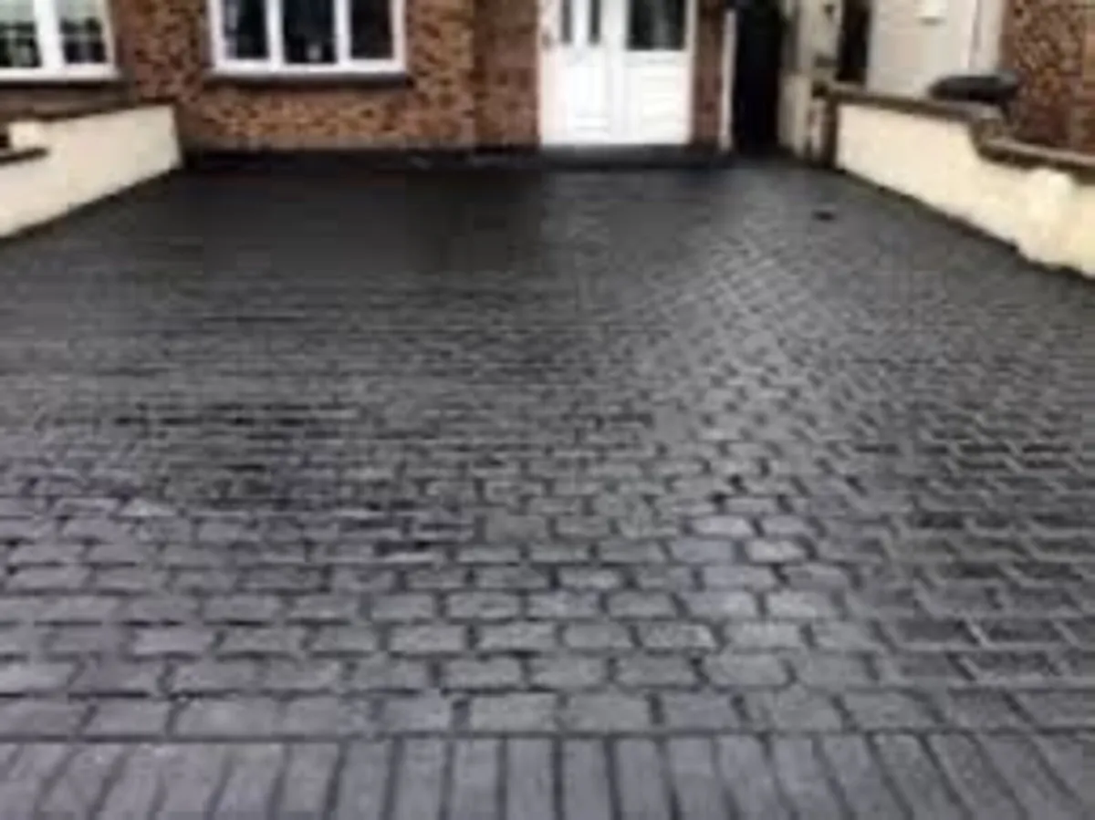 Roof/driveway paint - Image 3