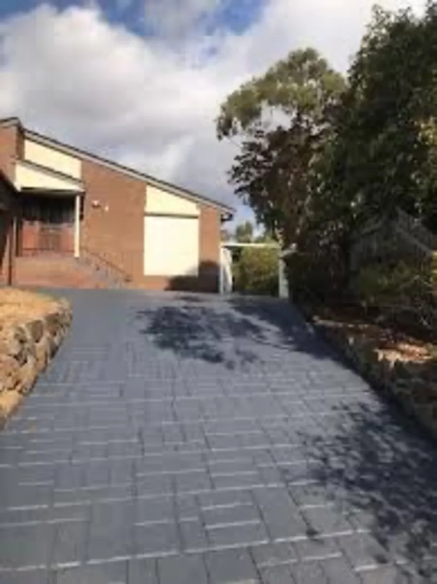 Roof/driveway paint - Image 4