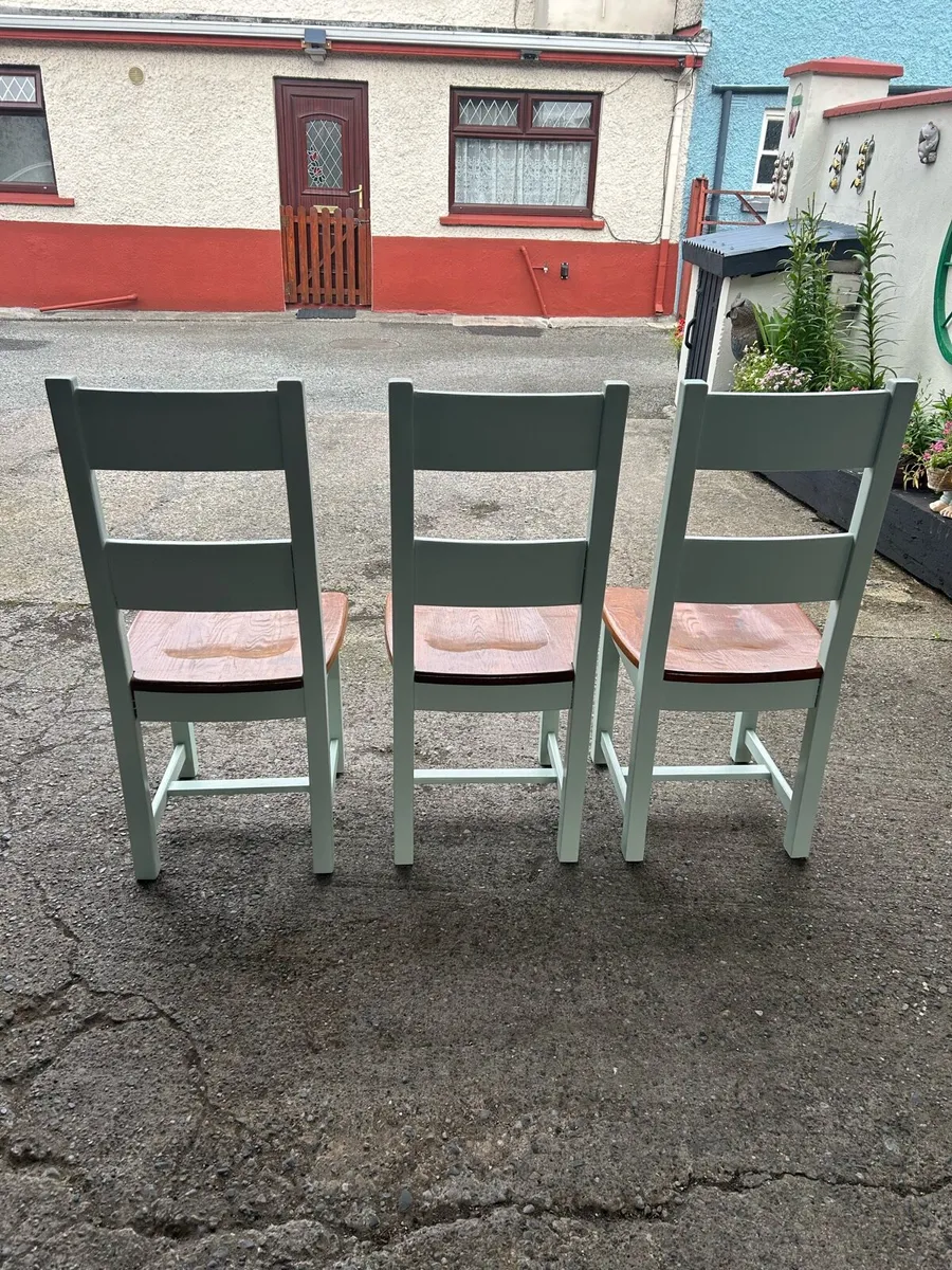 3 solid chairs - Image 4