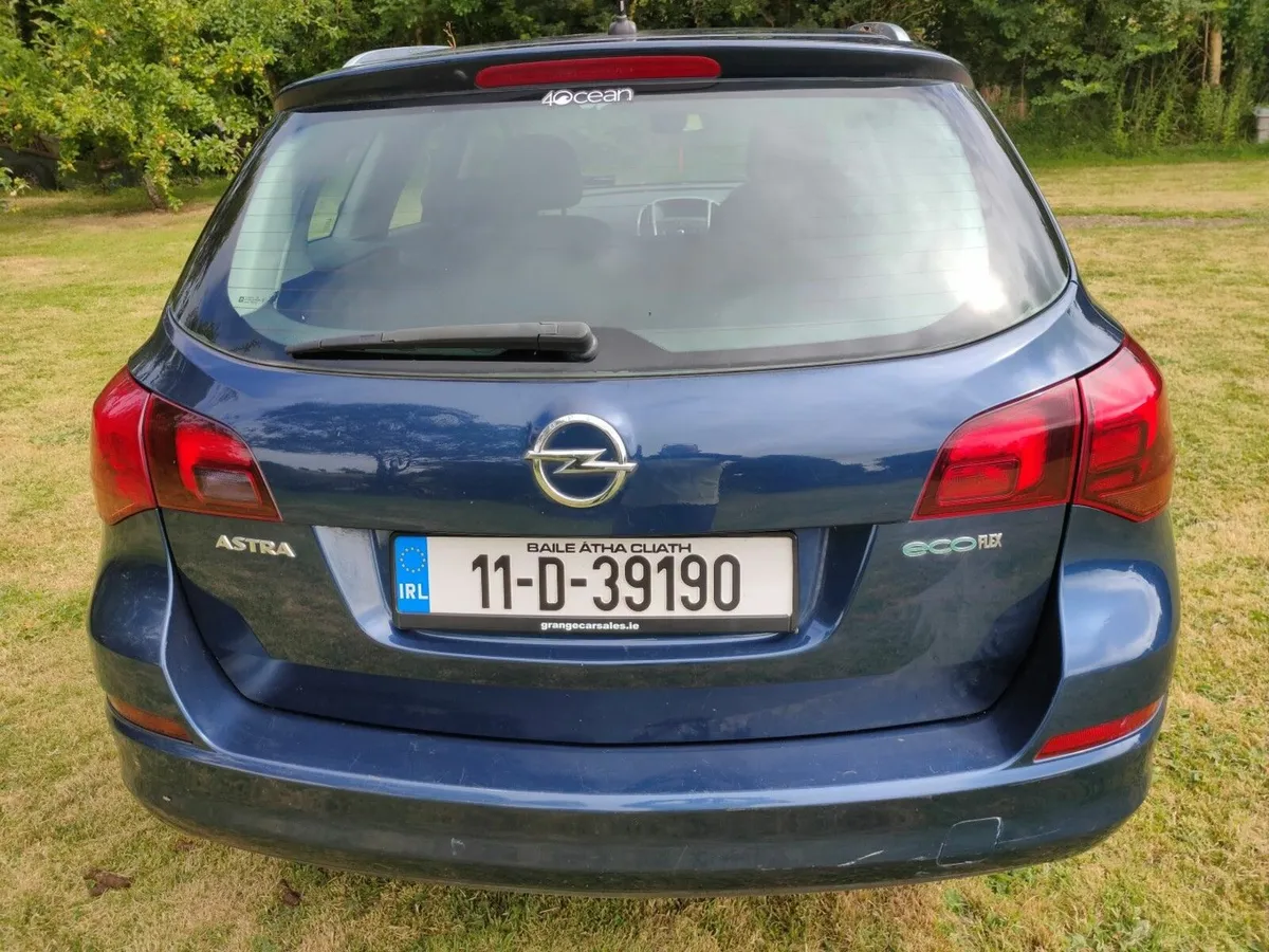 Opel Astra Estate 2011 - Image 3