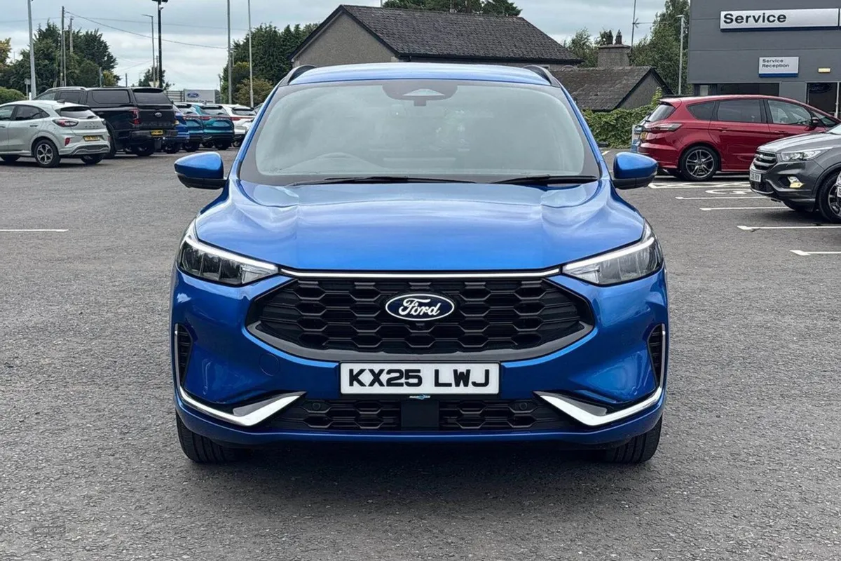 Ford Kuga 1.5t 150PS St-line in Desert Island Wit - Image 4
