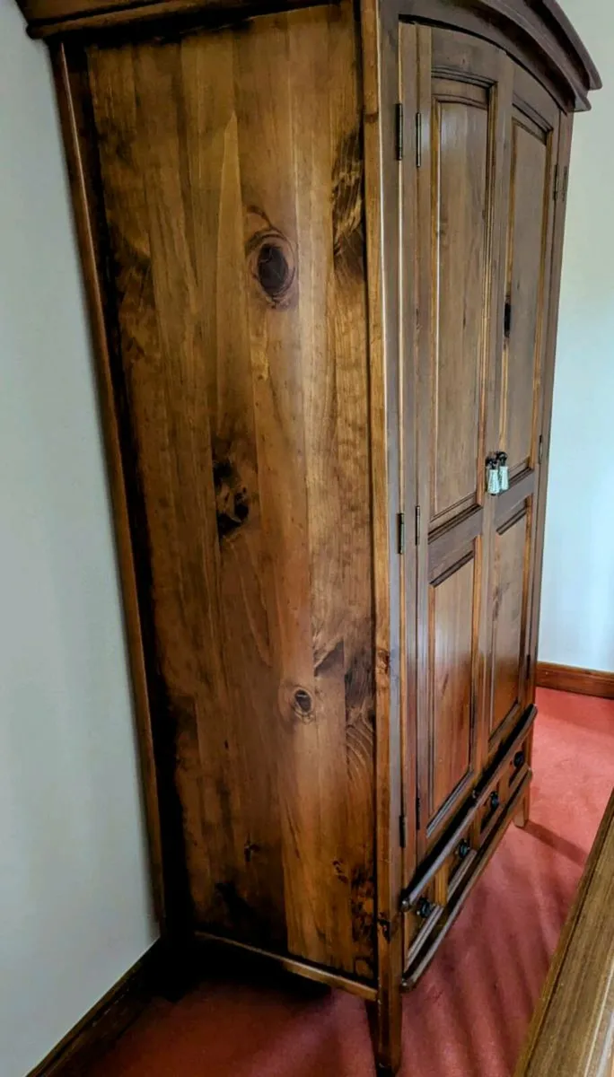 Bedroom set - Image 1