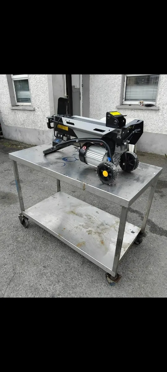 TiTAN ttb762lsp log splitter onlyused 3 times - Image 1