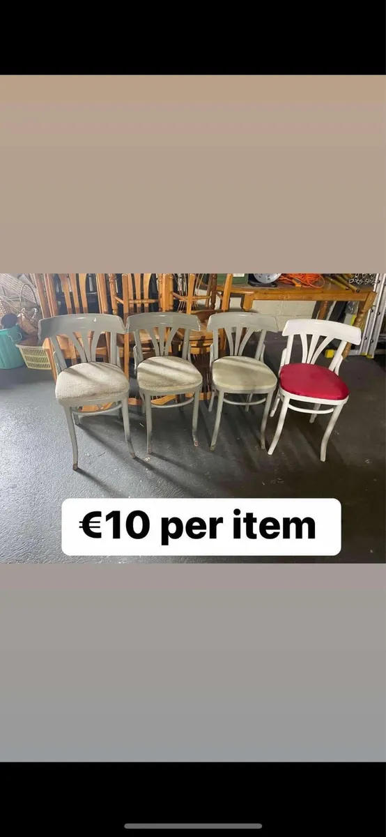 4 kitchen chairs €40 / €10 per chair