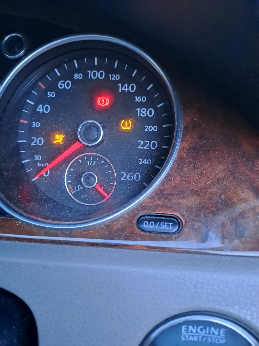 Volkswagen Passat 2010 - Image 3